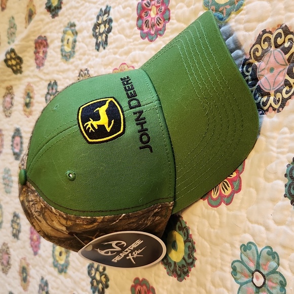 •John Deere nwt camo hat - Picture 1 of 7